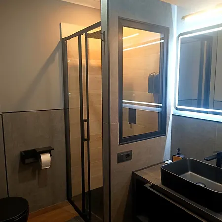 Trastevere Noir Rome